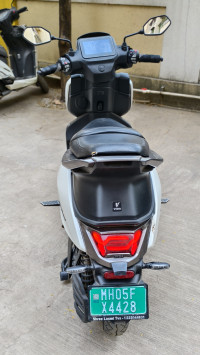 White & Grey Vida V2 Plus