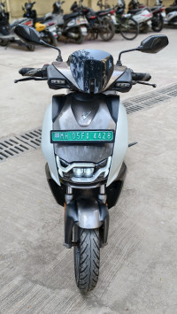 White & Grey Vida V2 Plus