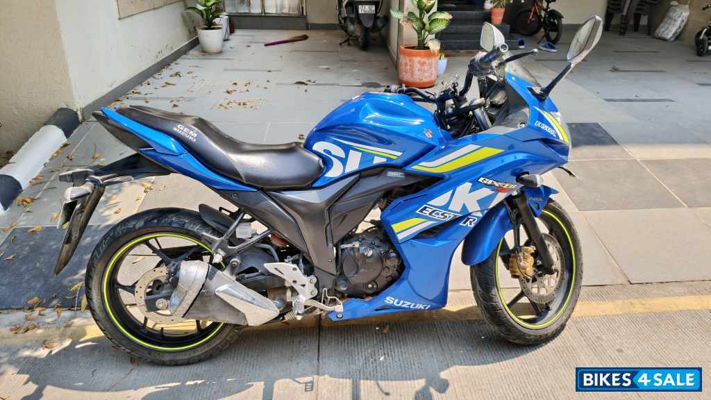 Suzuki Gixxer SF Fi