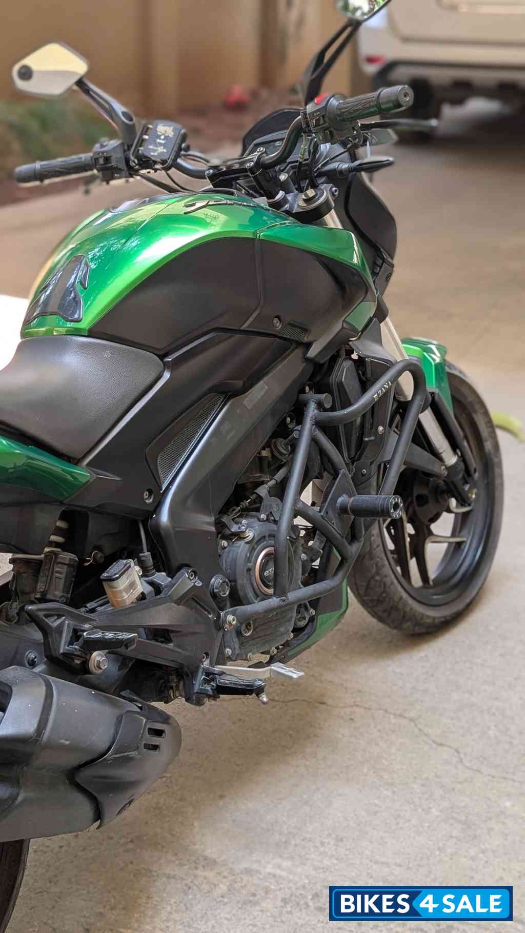 Green Bajaj Dominar 400