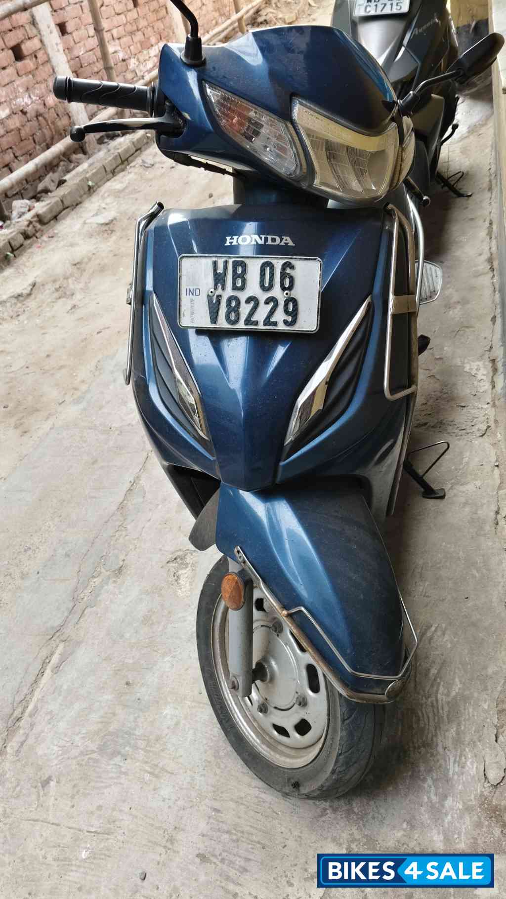 Decent Blue Metallic Honda Activa 6G Dlx