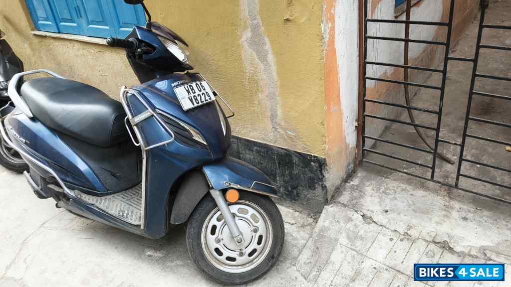 Decent Blue Metallic Honda Activa 6G Dlx