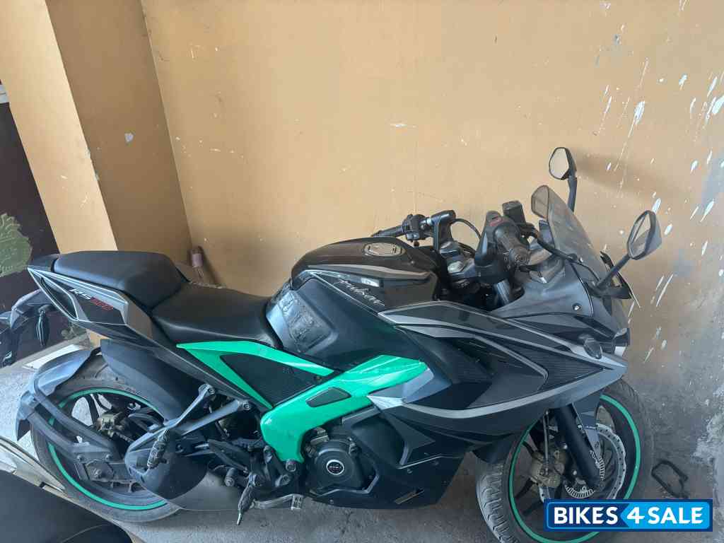 Bajaj Pulsar RS 200