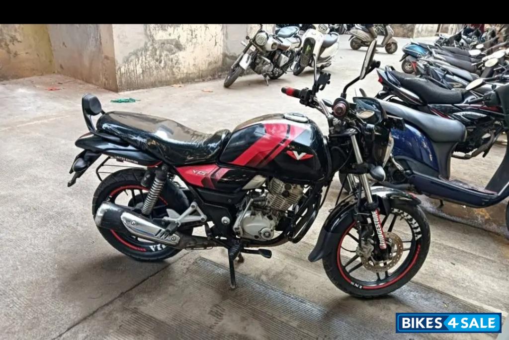Bajaj V15