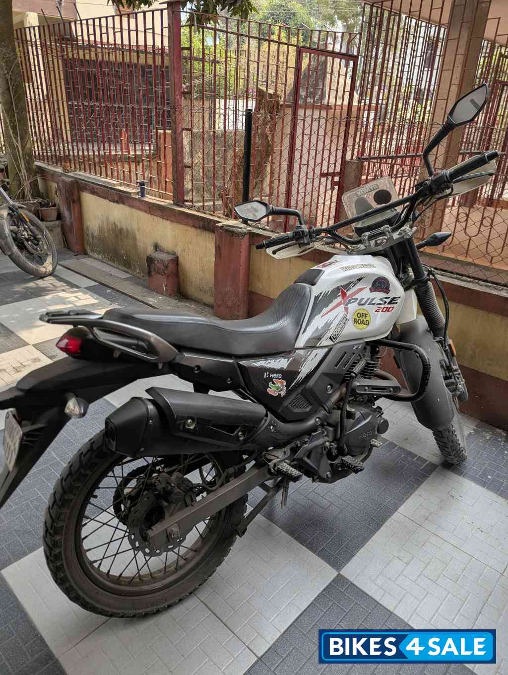 White Hero XPulse 200