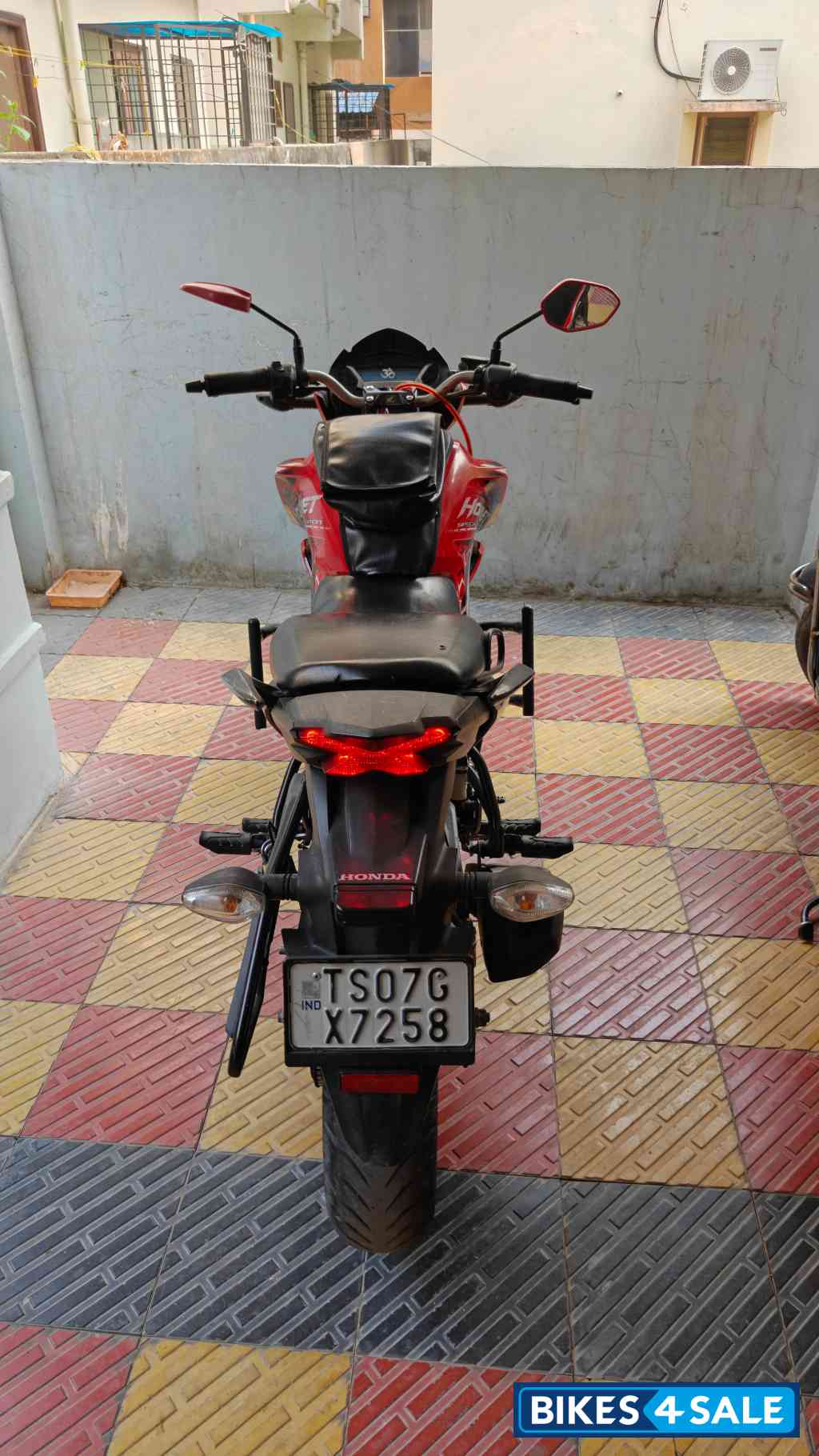 Honda CB Hornet 160R Honda CB Hornet 160R