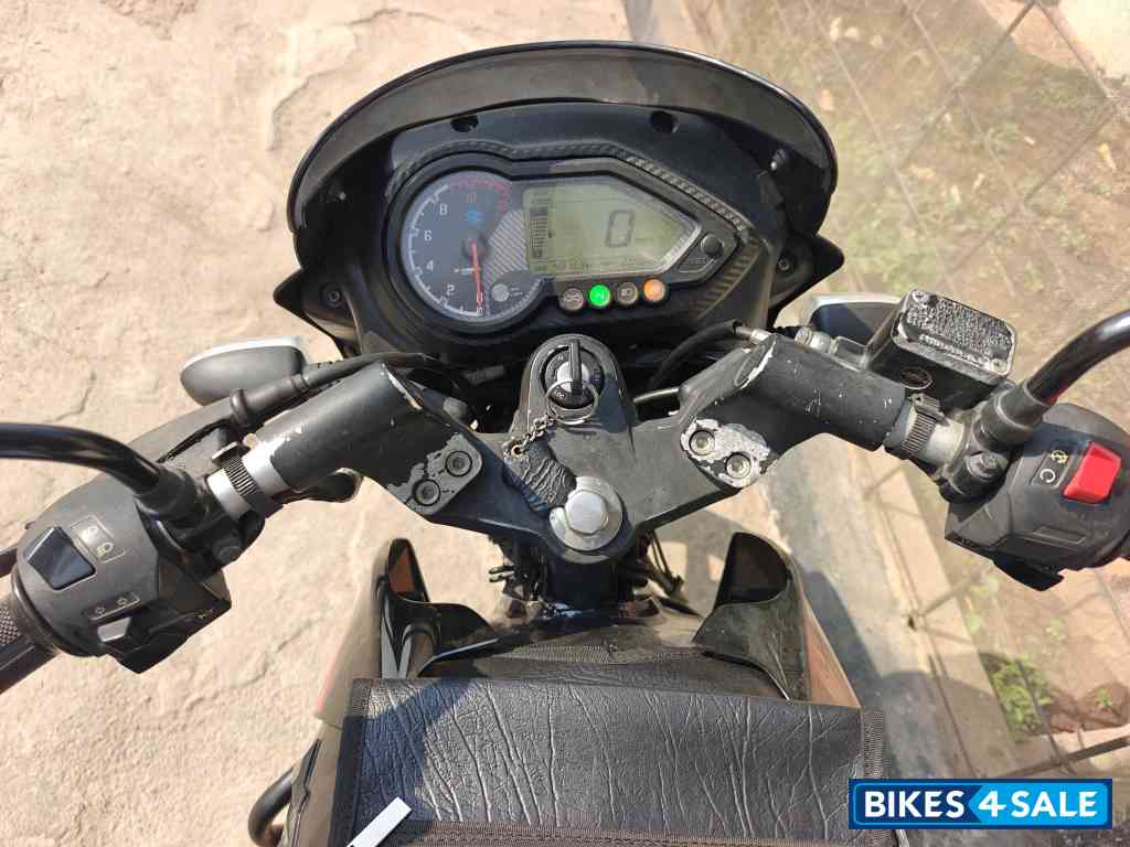 Black And Red Bajaj Pulsar 150 Twin Disc