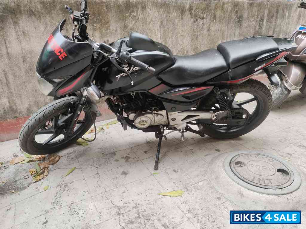 Black Bajaj Pulsar 180