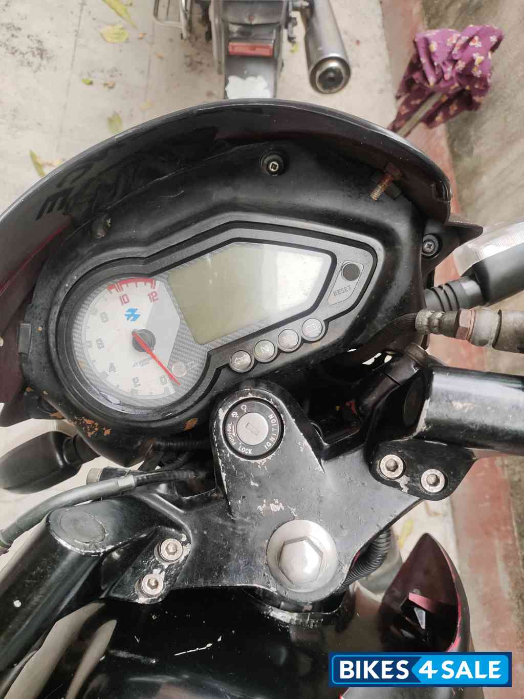 Black Bajaj Pulsar 180 Black Bajaj Pulsar 180