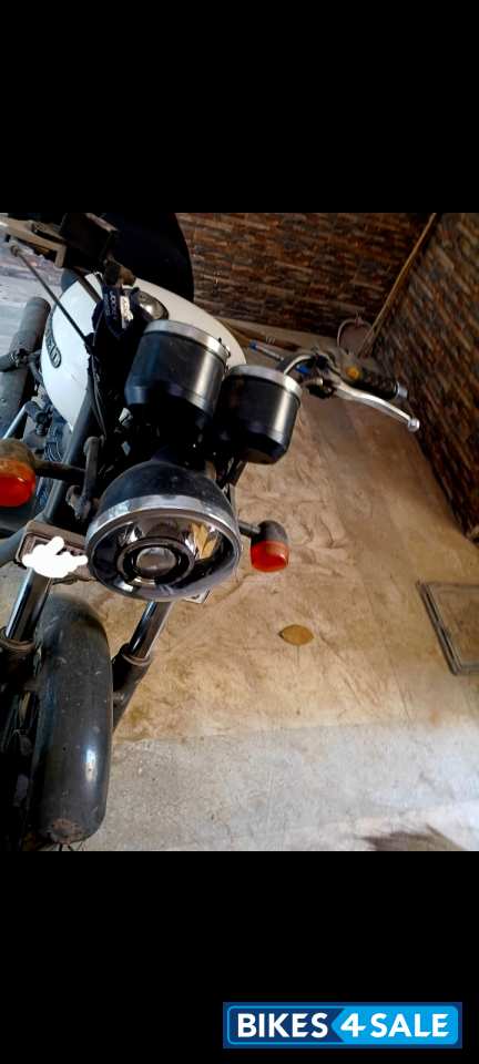 White Royal Enfield Thunderbird X 350