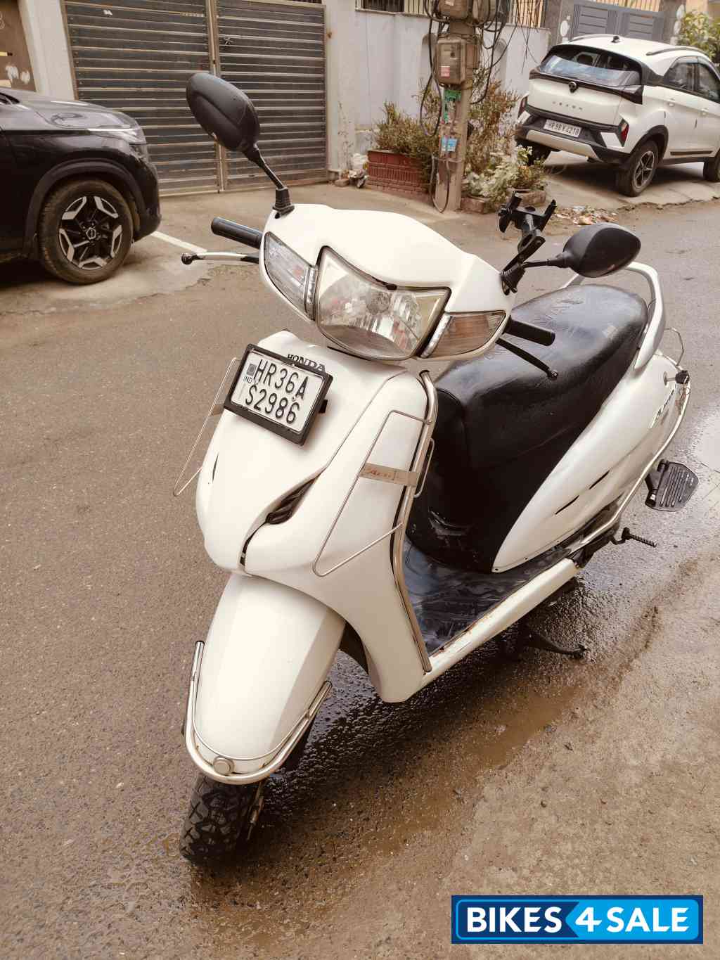 White Honda Activa 3G