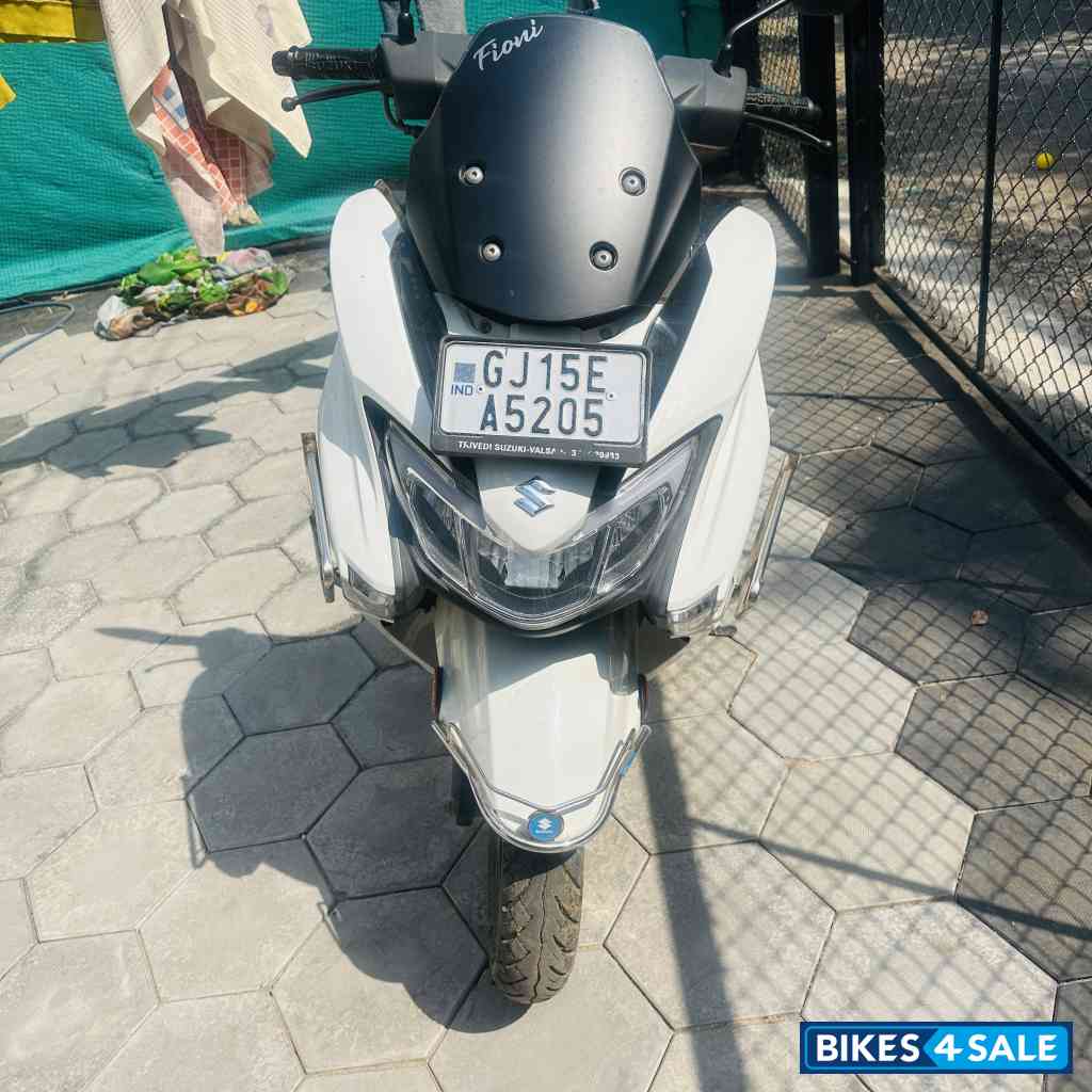 White Suzuki Burgman Street BS6