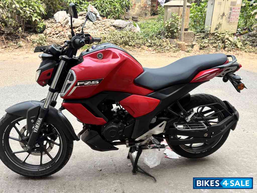 Red Yamaha FZ FI V3 BS6