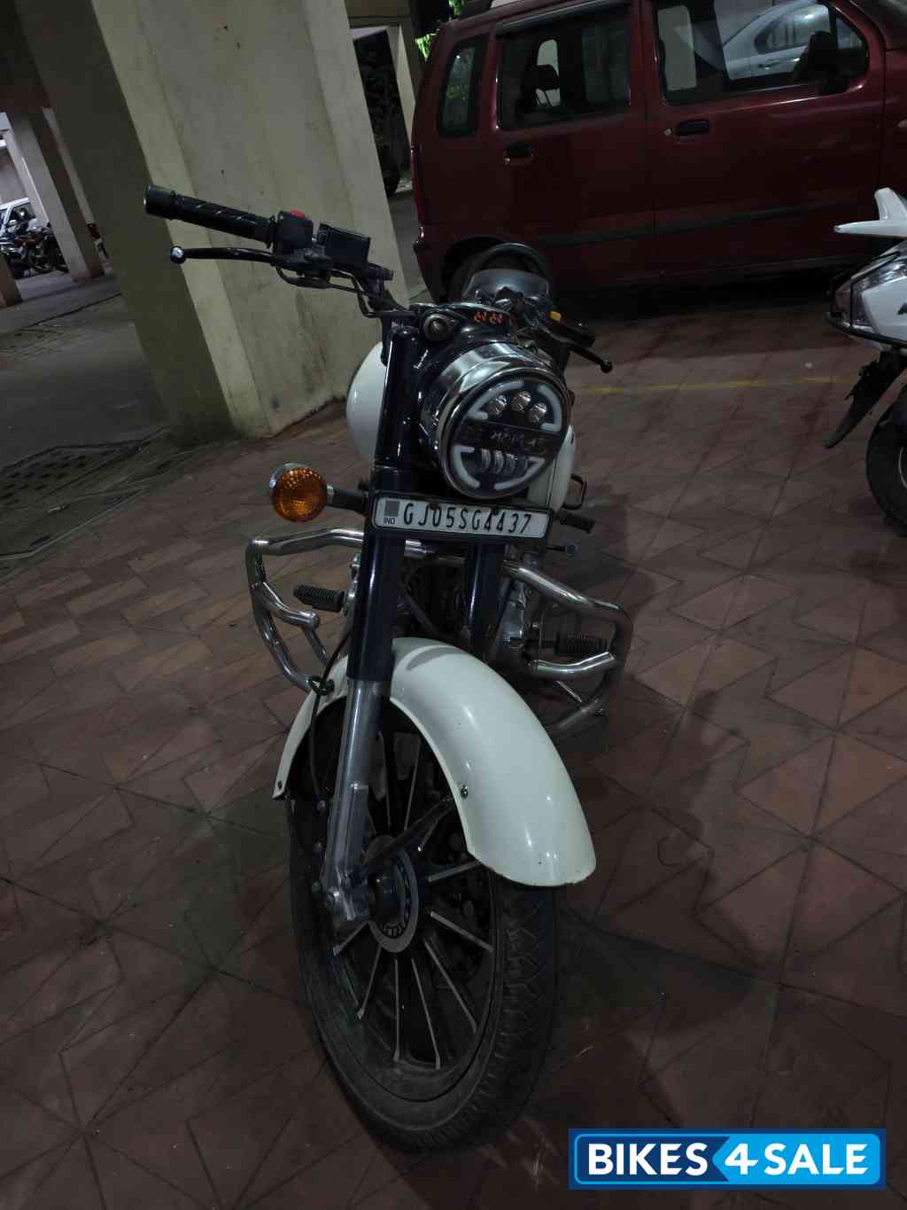 White Royal Enfield Classic 350