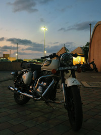 White Royal Enfield Classic 350