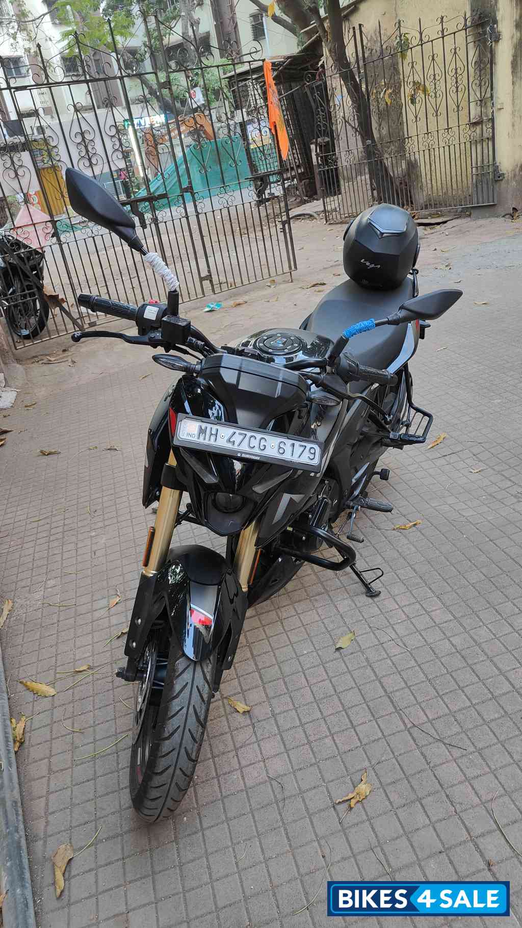 Black Bajaj Pulsar N160