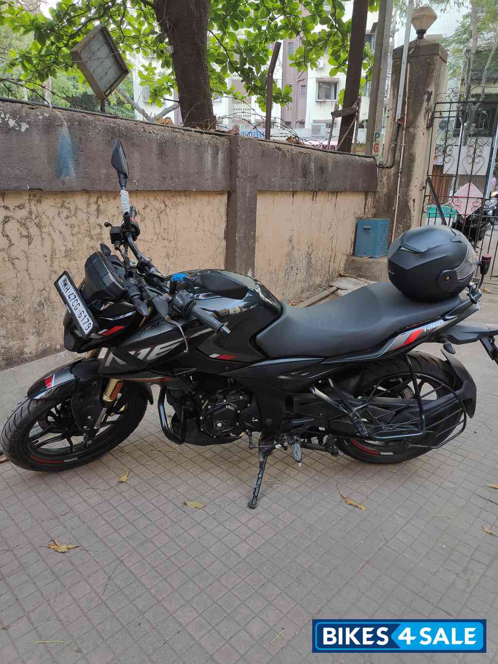 Black Bajaj Pulsar N160