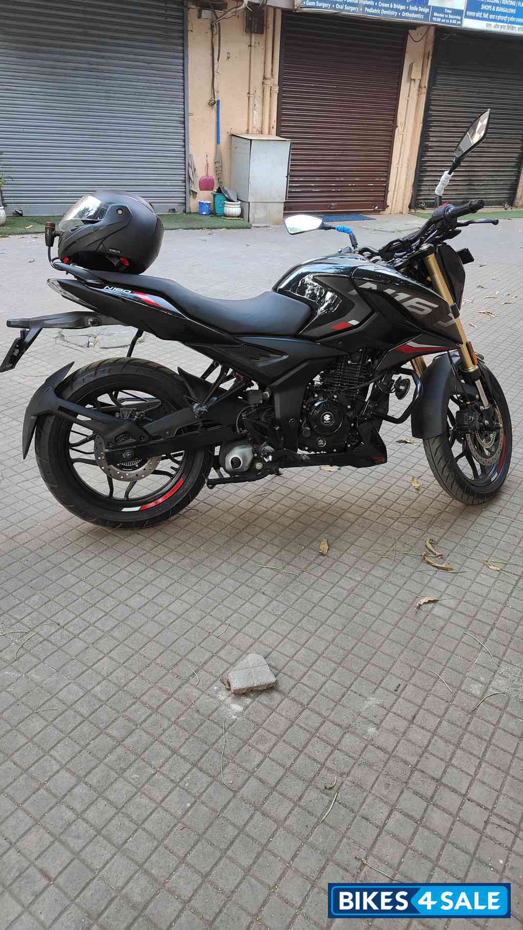 Black Bajaj Pulsar N160