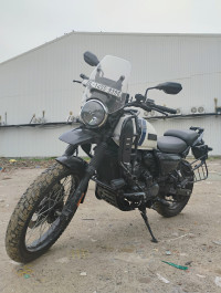 Yezdi Adventure Gloss 2023 Model