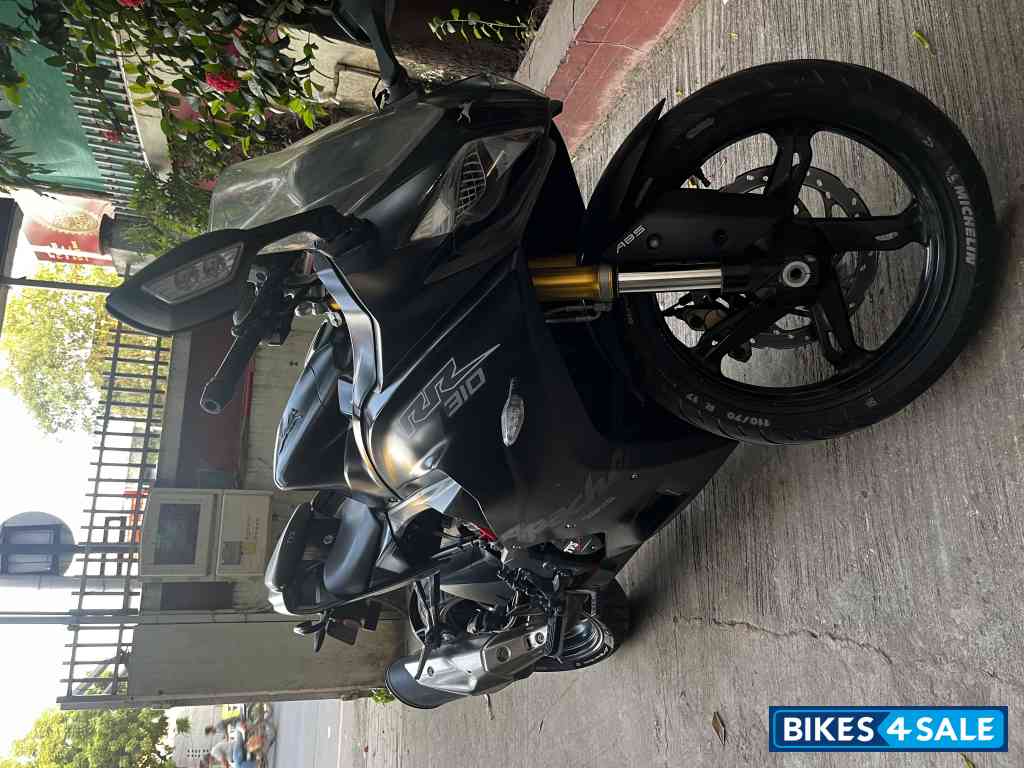 Black TVS Apache RR 310 Black TVS Apache RR 310