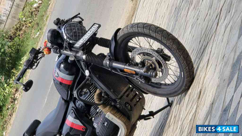 Yezdi Scrambler Dual Tone Yezdi Scrambler Dual Tone