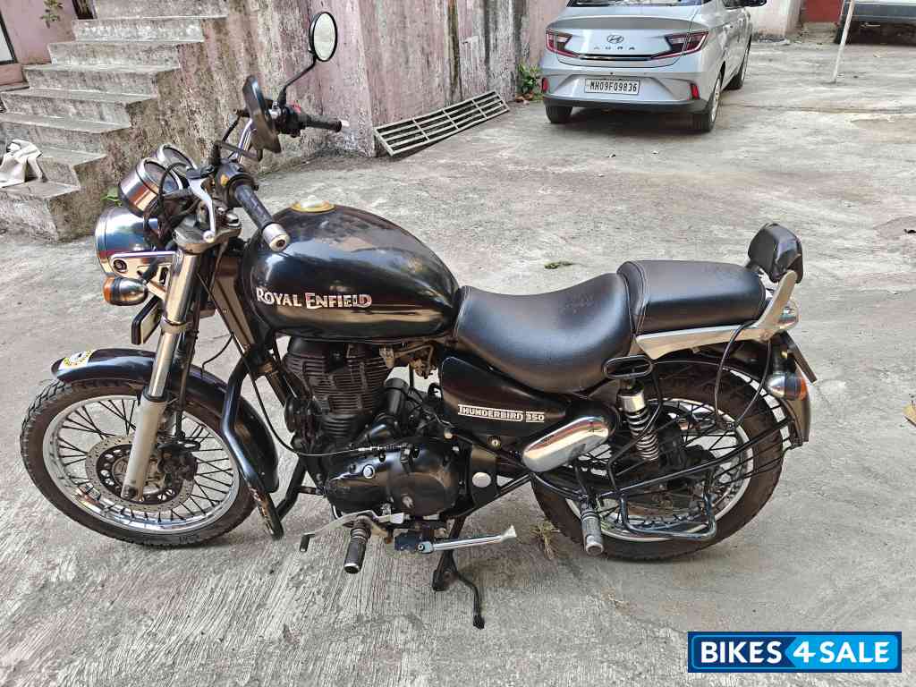 Black Royal Enfield Thunderbird 350 Black Royal Enfield Thunderbird 350