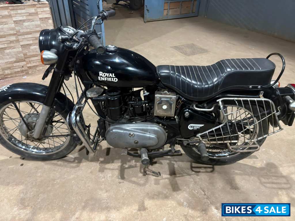 Black Royal Enfield Bullet Diesel Taurus