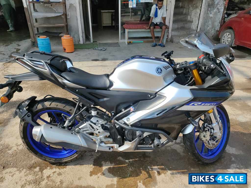 Yamaha R15M