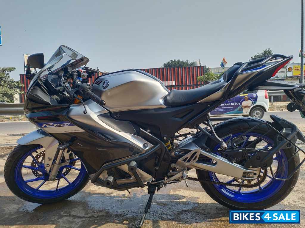 Yamaha R15M