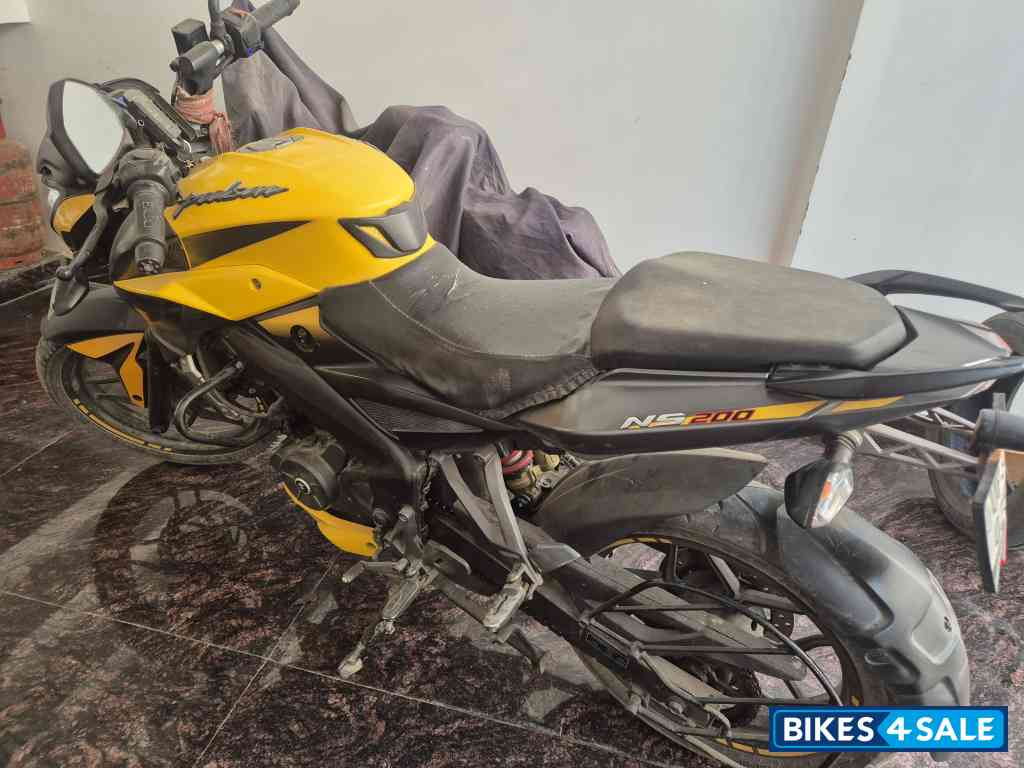 Bajaj Pulsar NS200