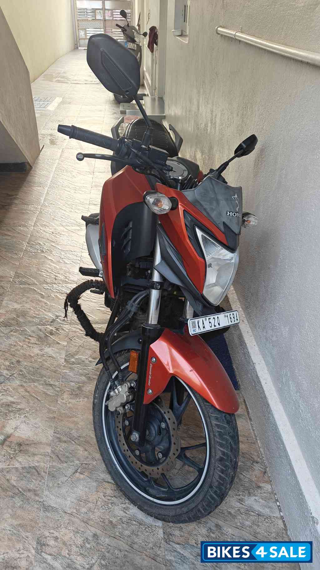 Honda CB Hornet 160R