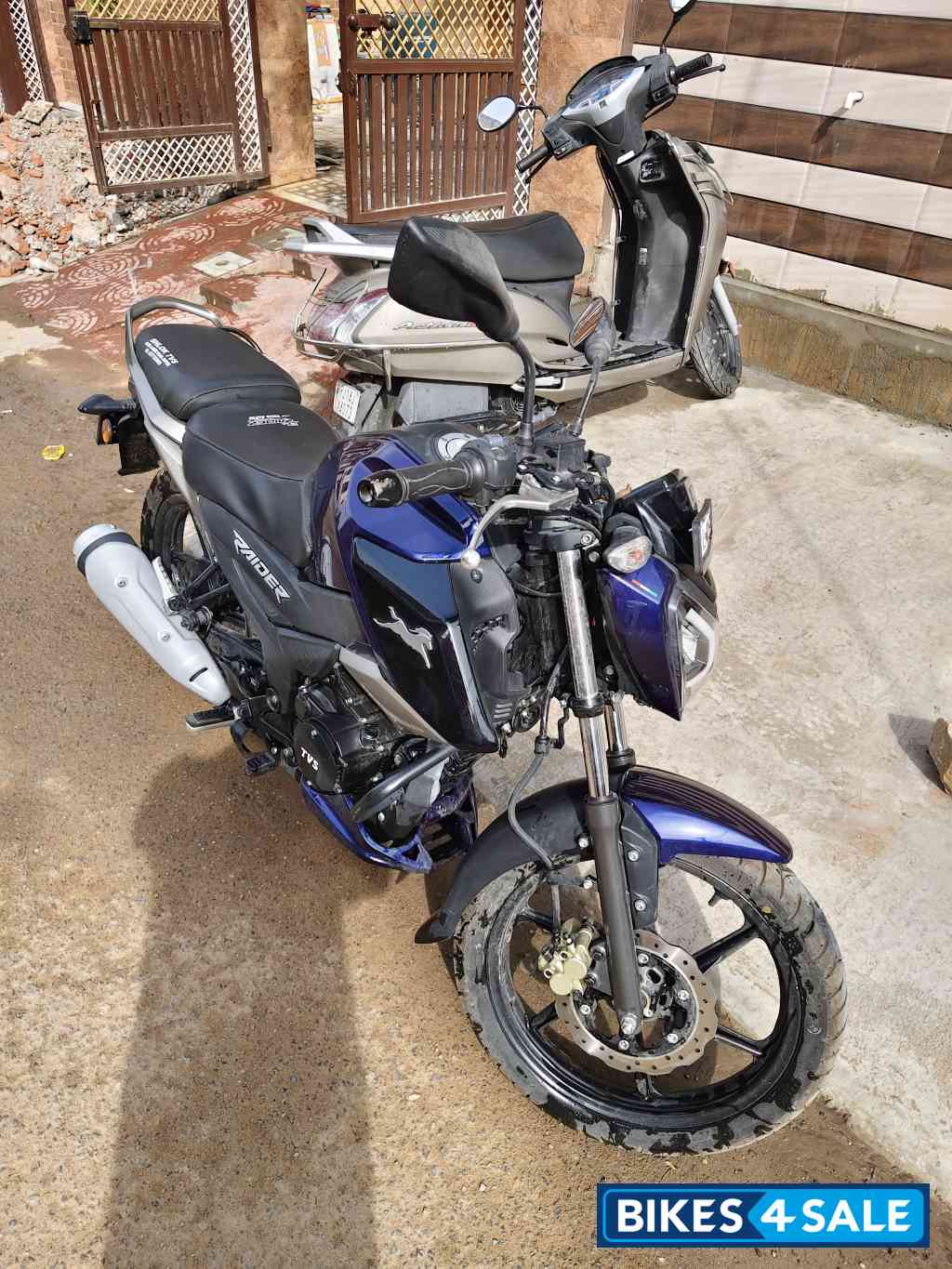 Blue TVS Raider Split Seat