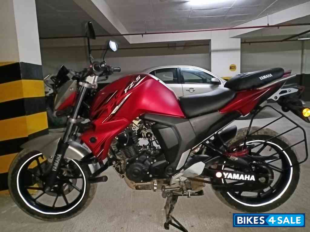 Red Yamaha FZ-S FI V2