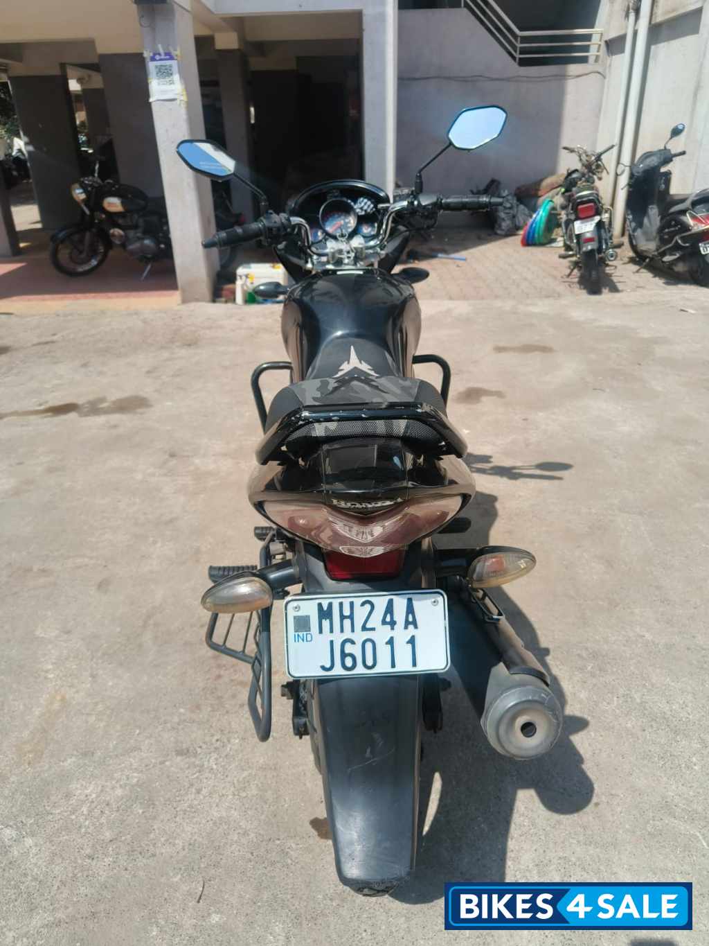 Black Honda CB Unicorn