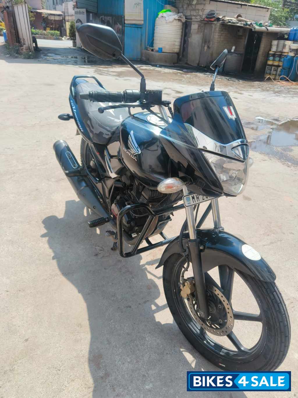 Black Honda CB Unicorn