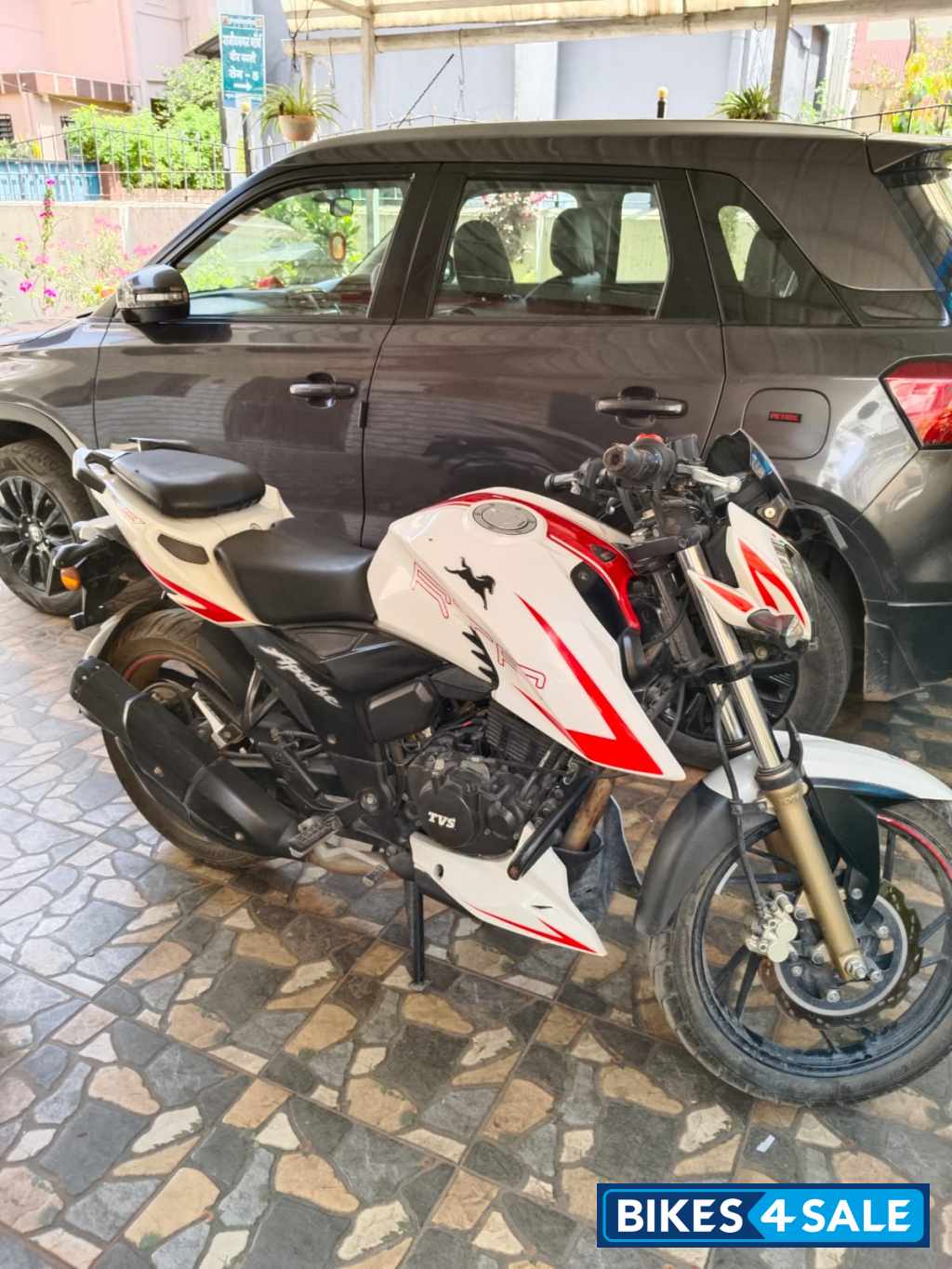 TVS Apache RTR 200 4V