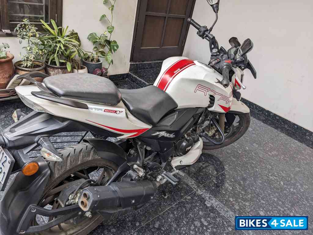 TVS Apache RTR 200 4V