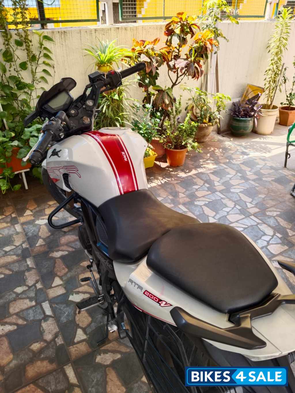 TVS Apache RTR 200 4V