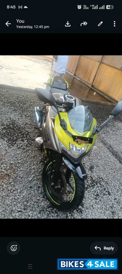 Met Gray Lush Green Suzuki Gixxer SF 2025