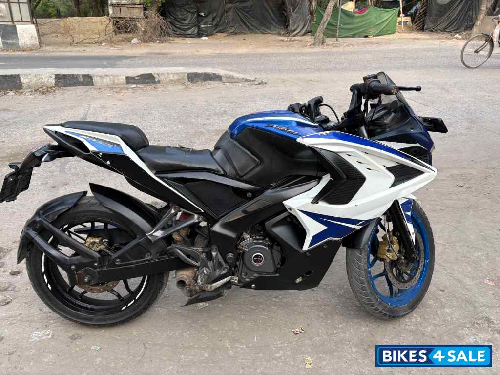 Bajaj Pulsar RS 200 ABS
