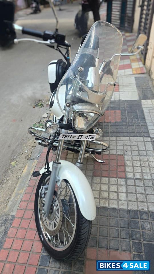 Bajaj Avenger Cruise 220 BS6