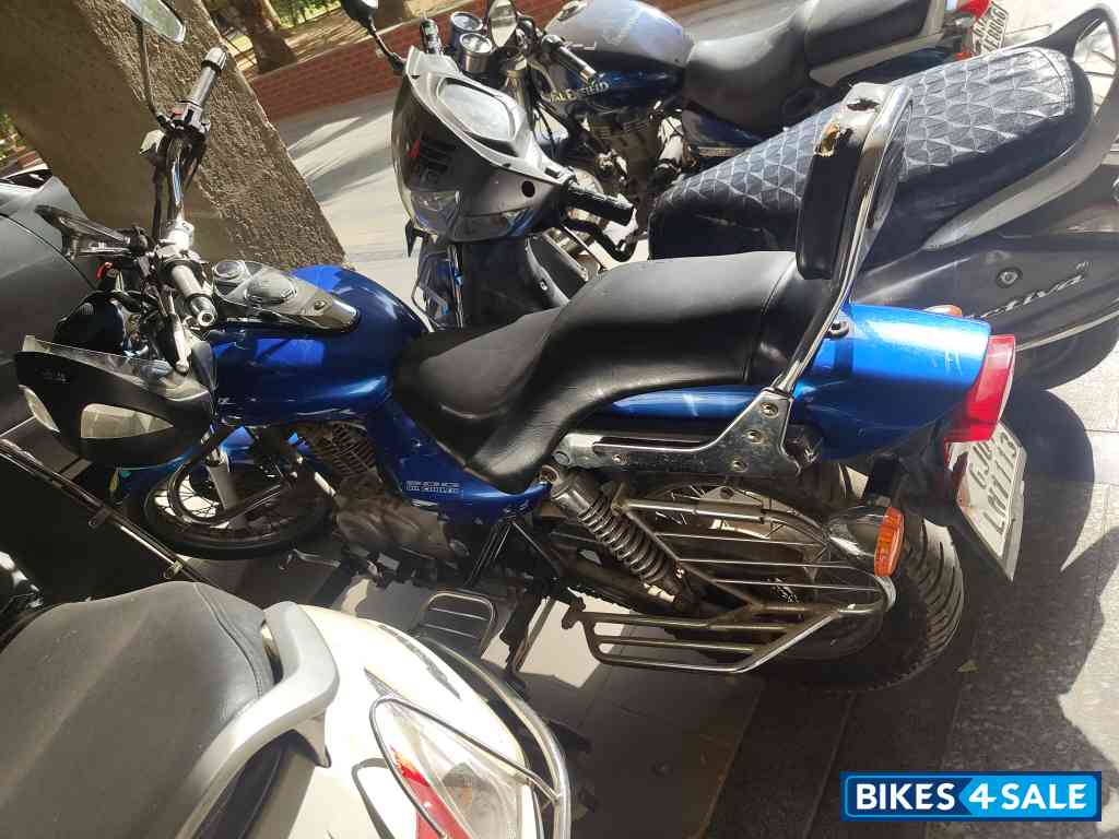 Bajaj Avenger 200 DTS-i