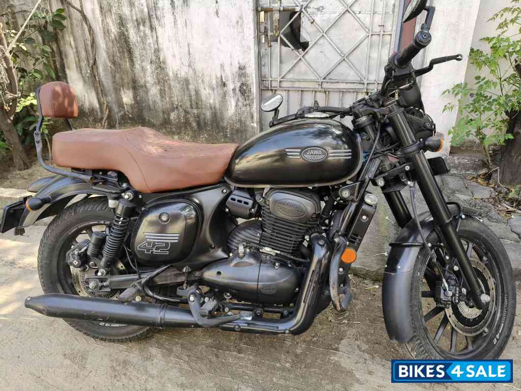 Jawa 42 Dual Channel ABS AllStar Black