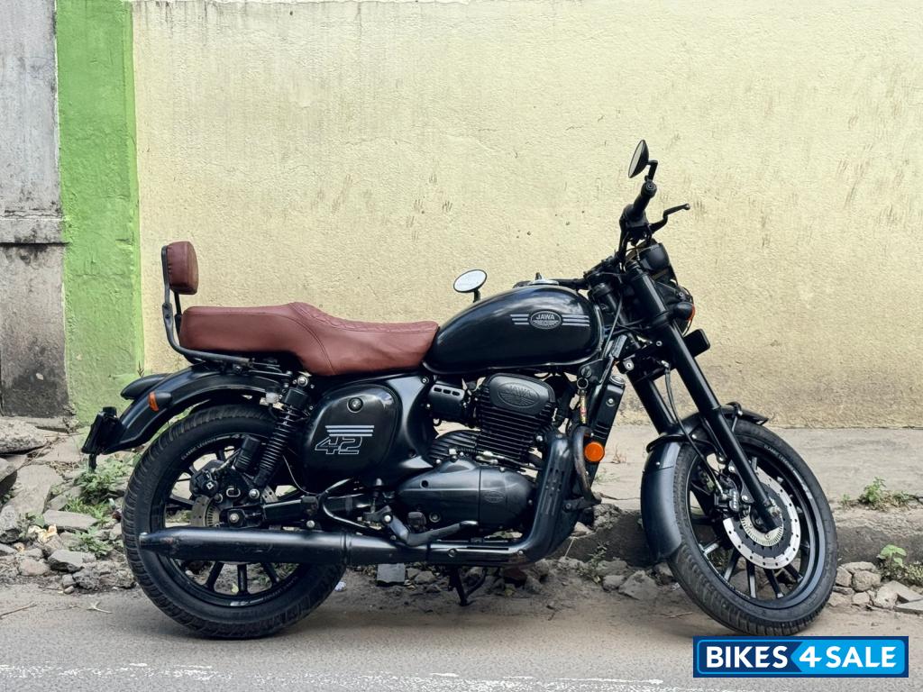 Jawa 42 Dual Channel ABS AllStar Black