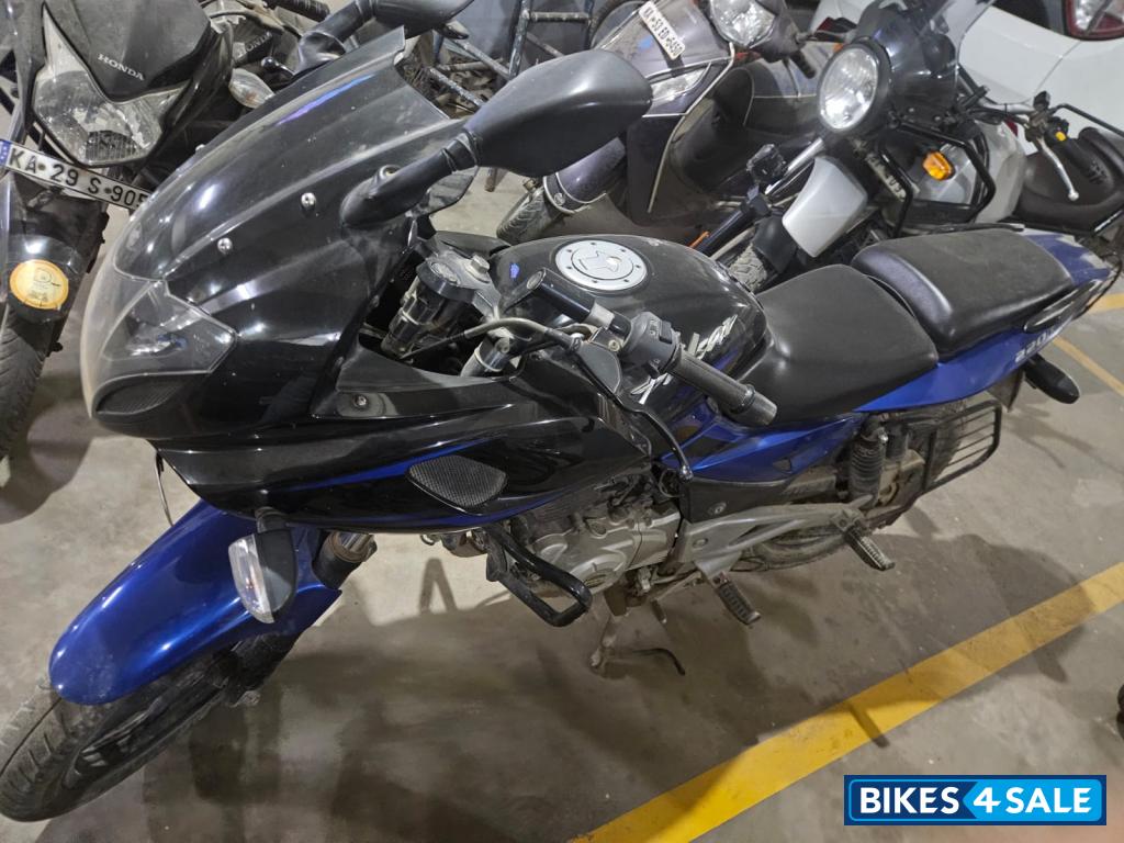 Bajaj Pulsar 220F