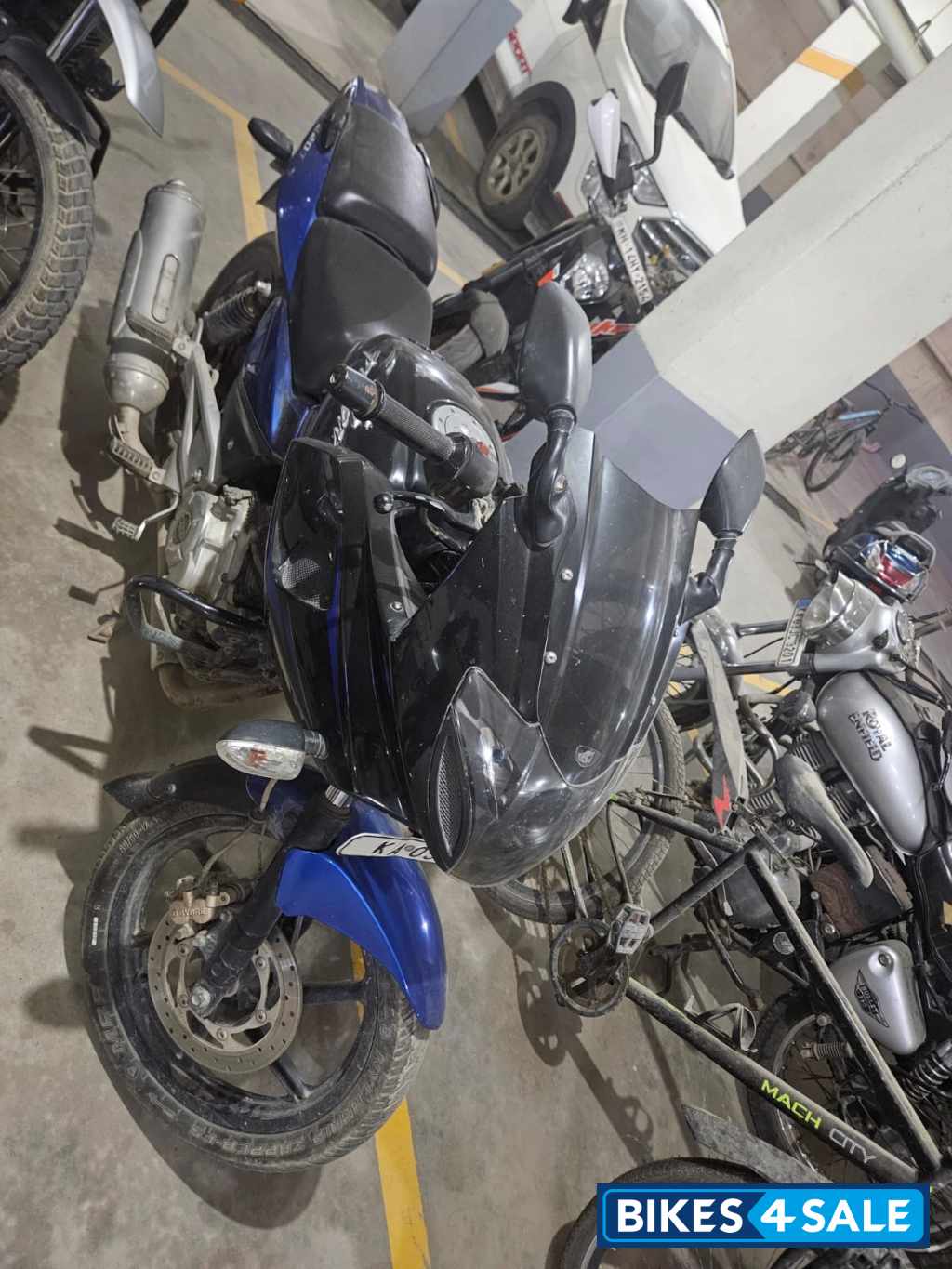 Bajaj Pulsar 220F