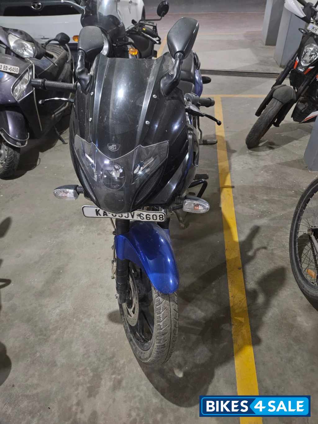 Bajaj Pulsar 220F