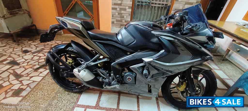 Graphite Black Bajaj Pulsar RS 200