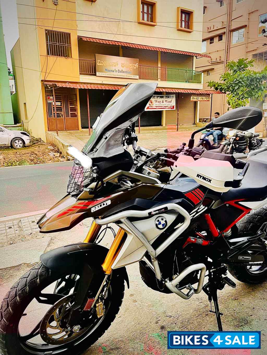 Kathmandu Golden Colour BMW G 310 GS Kathmandu Golden Colour BMW G 310 GS