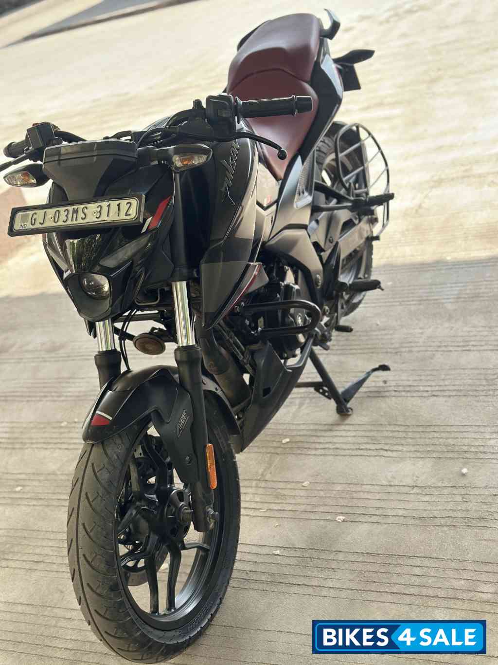 Black Bajaj Pulsar N160
